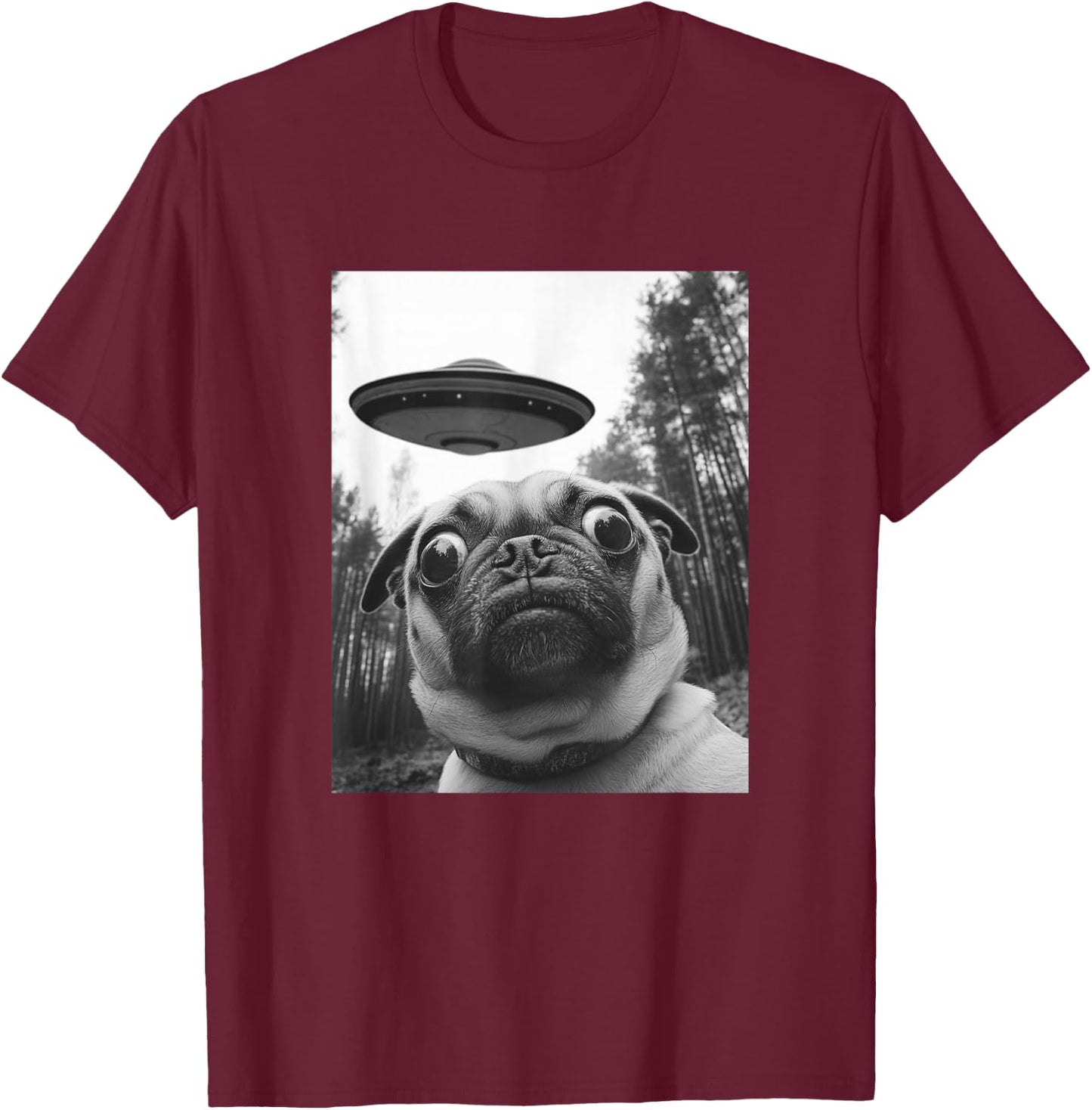 Funny Pug Selfie with UFO T-Shirt - T-Shirt | Maroon