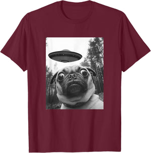Funny Pug Selfie with UFO T-Shirt - T-Shirt | Maroon