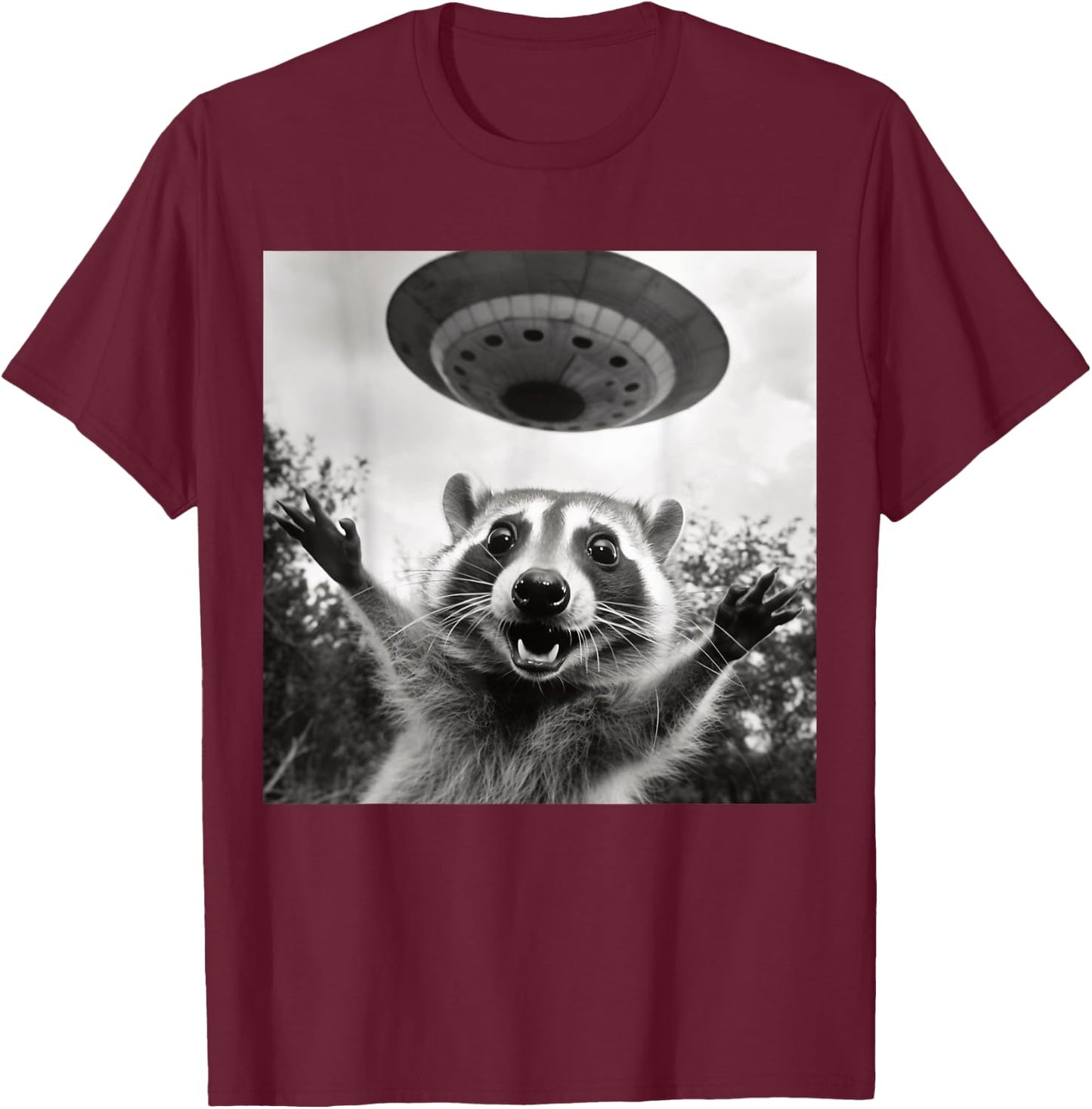 Funny Raccoon UFO Alien Selfie Photo Of Raccoon With UFO T-Shirt - T-Shirt | Maroon