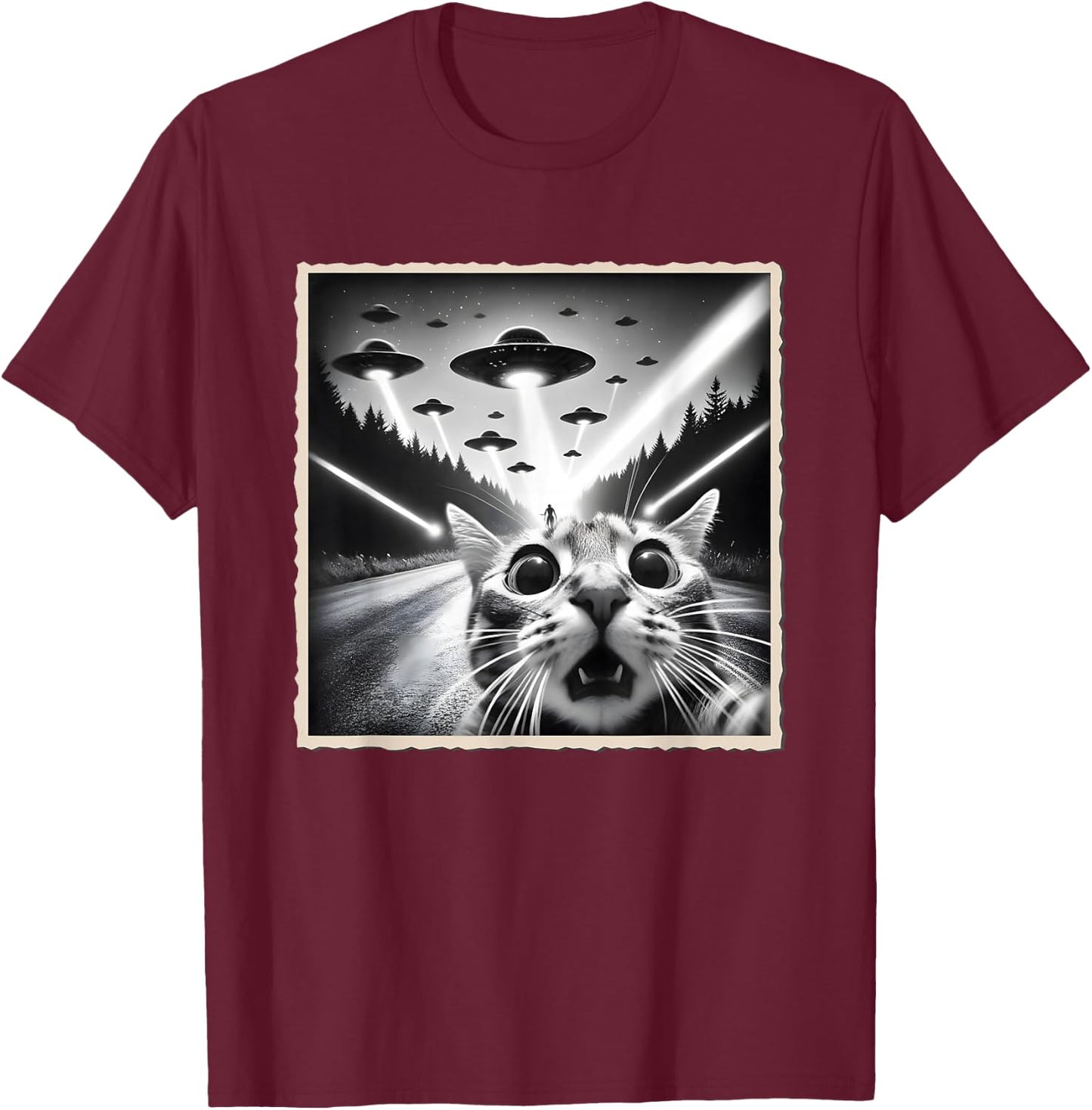 Cat Selfie With UFO | Funny Alien & Cat T-Shirt - T-Shirt | Maroon
