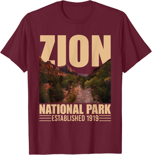 Zion National Park - Retro Hiking & Camping Lover T-Shirt - T-Shirt | Maroon