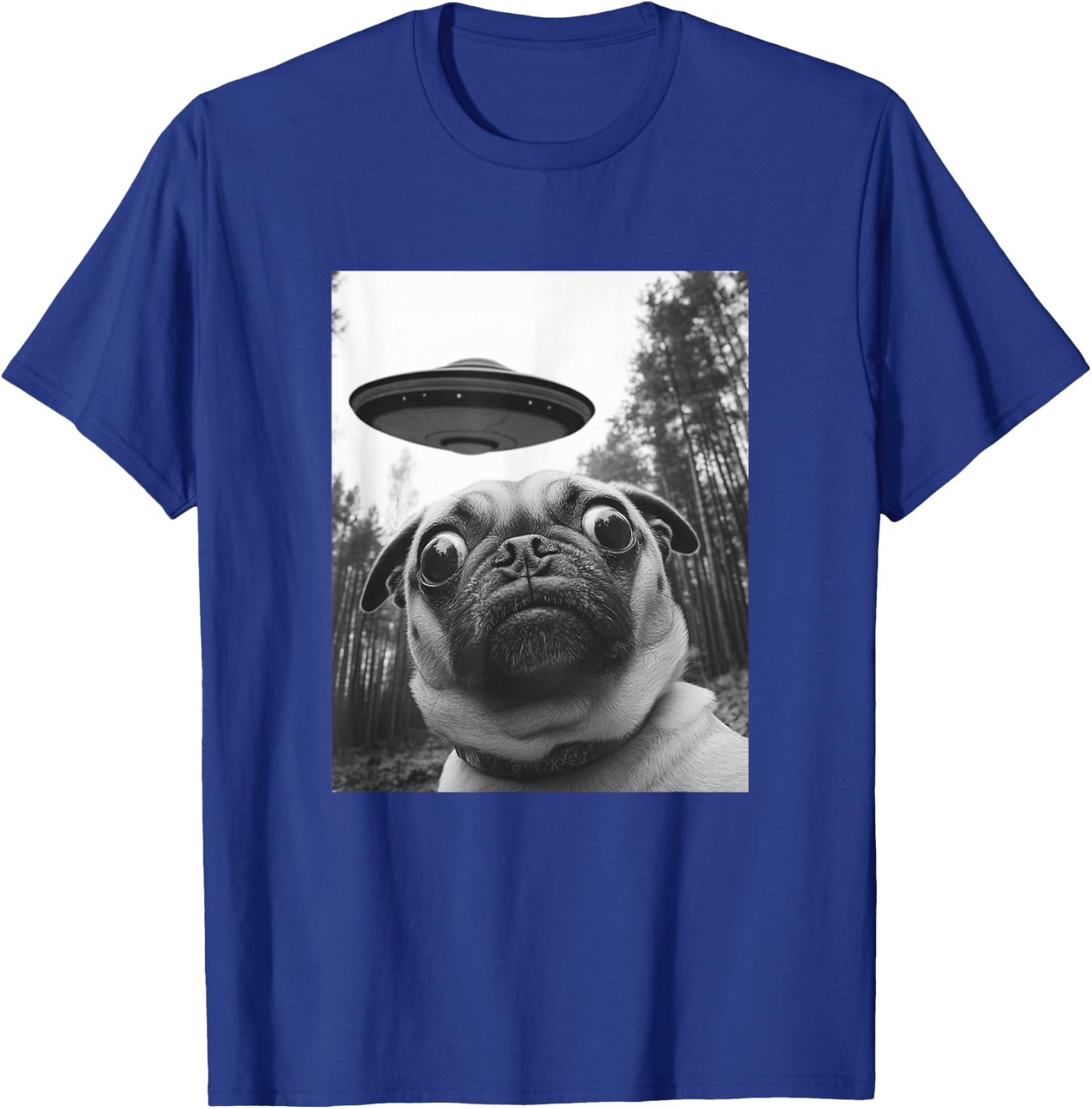 Funny Pug Selfie with UFO T-Shirt - T-Shirt | Royal