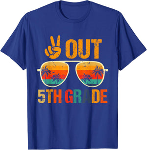Retro Peace Out 5th Grade Groovy Happy Last Day Of School T-Shirt - T-Shirt | Royal