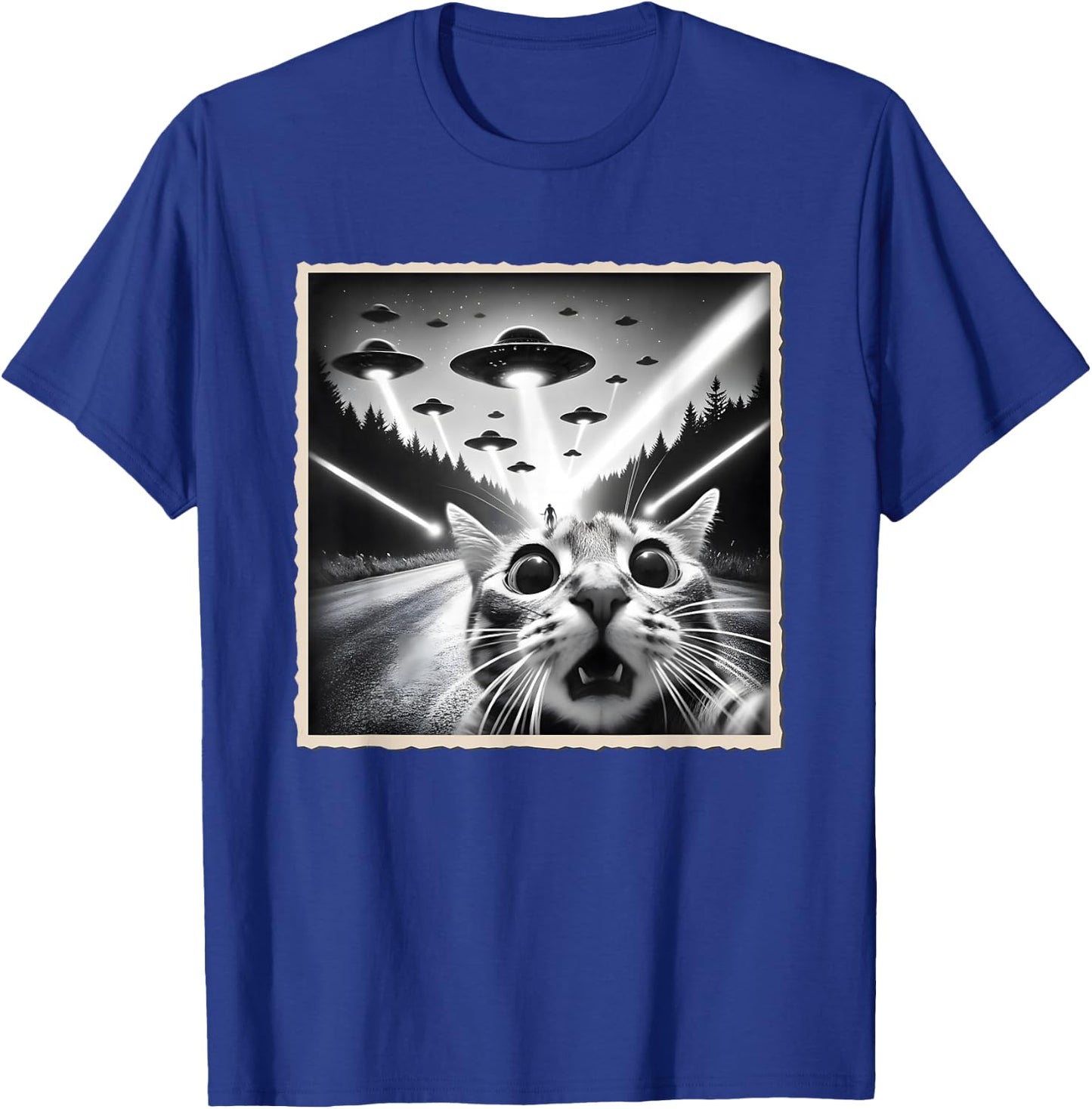 Cat Selfie With UFO | Funny Alien & Cat T-Shirt - T-Shirt | Royal