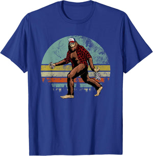 Bigfoot Loves Beer - Beer Me - Funny Bigfoot Beer Sasquatch T-Shirt - T-Shirt | Royal