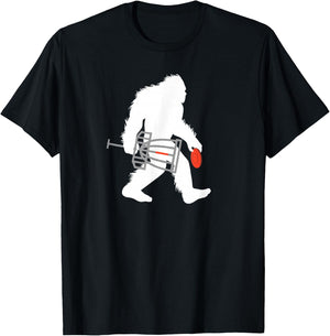 Bigfoot Disc Golf Cryptid Sasquatch Disc Golfer T-Shirt - T-Shirt | Black