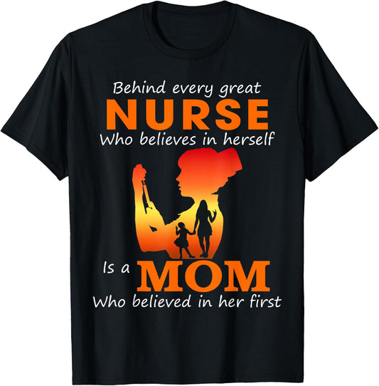Behind every great nurse who believes in herself is a Mom T-Shirt - T-Shirt | Black