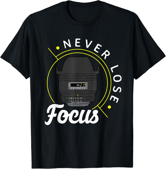 Never lose focus - Photo Lense - Funny Photographer Camera T-Shirt - T-Shirt | Black