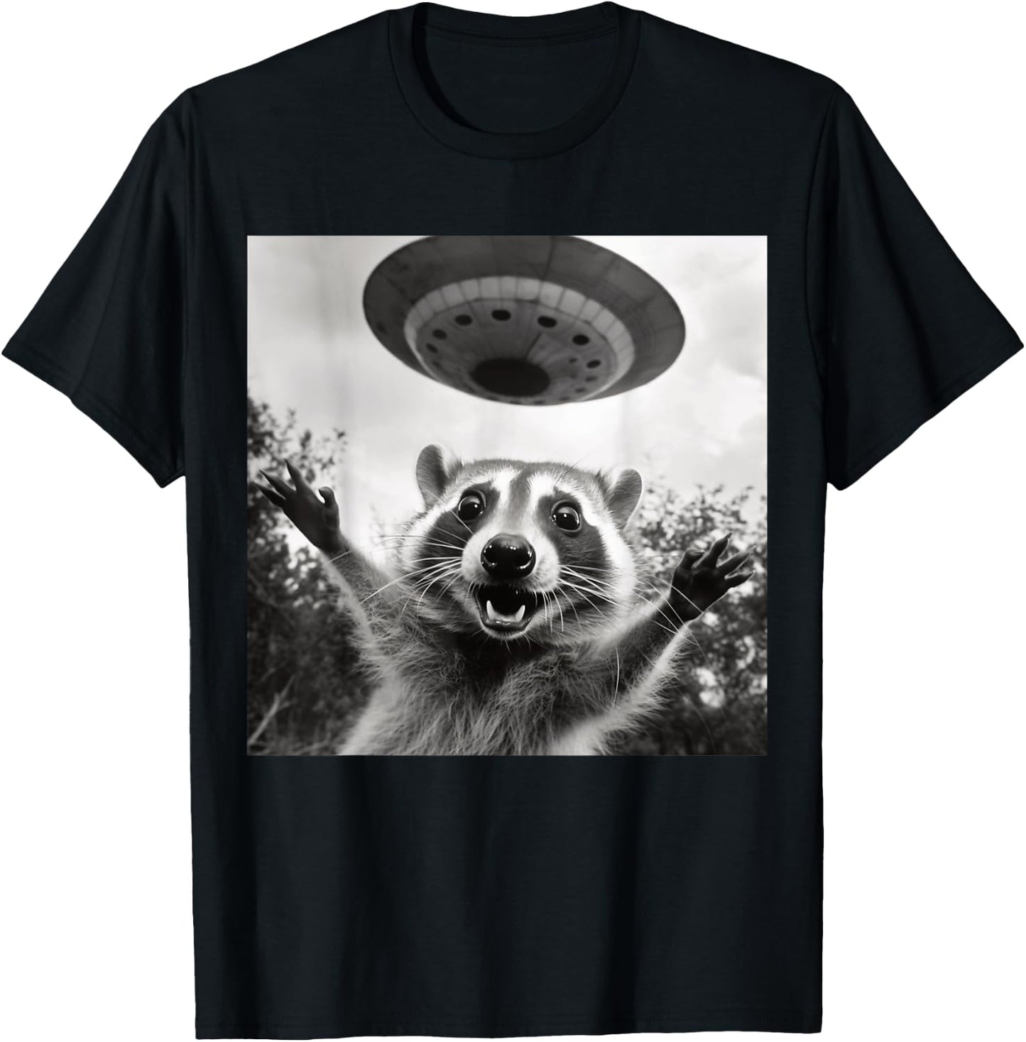 Funny Raccoon UFO Alien Selfie Photo Of Raccoon With UFO T-Shirt - T-Shirt | Black